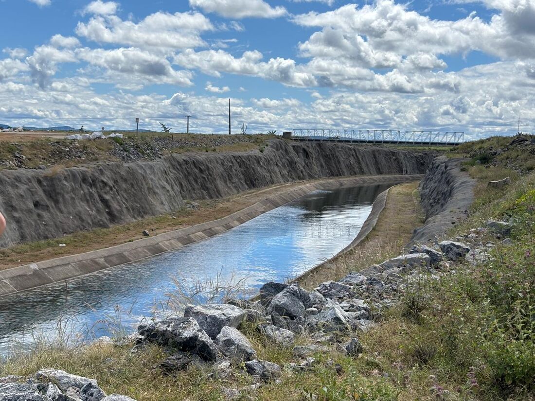 Em Pernambuco, as águas do Eixo Leste da Transposição do São Francisco estão chegando em 10 cidades, sendo nove do Agreste e uma do Sertão