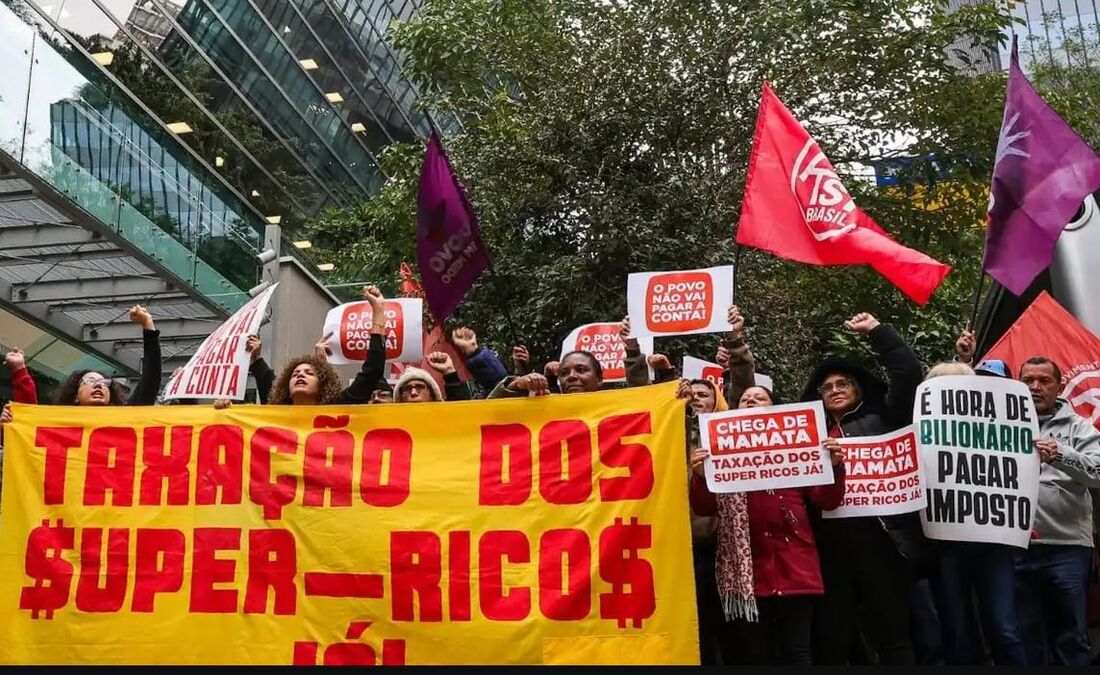  No Brasil 1% das pessoas mais ricas do país e que têm renda anual superior a R$ 5,5 milhões concentra 27,4% da renda nacional total