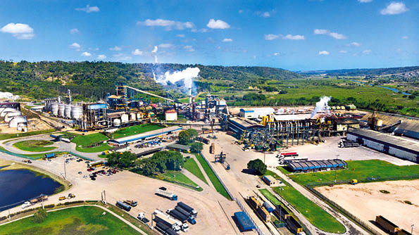 A empresa adota a economia circular, reduzindo, reaproveitando e reciclando insumos industriais