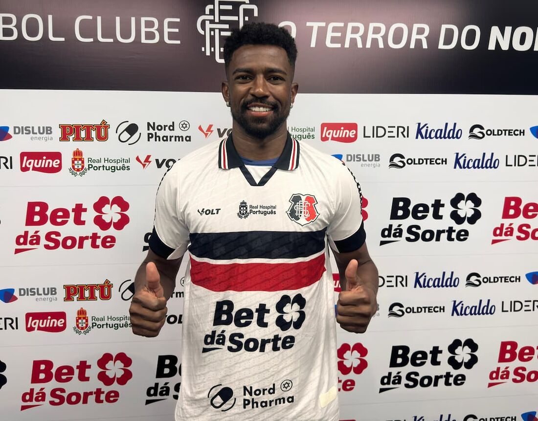 Adailson, atacante do Santa Cruz, chega para tentar ajudar na reta final da Série D 2025