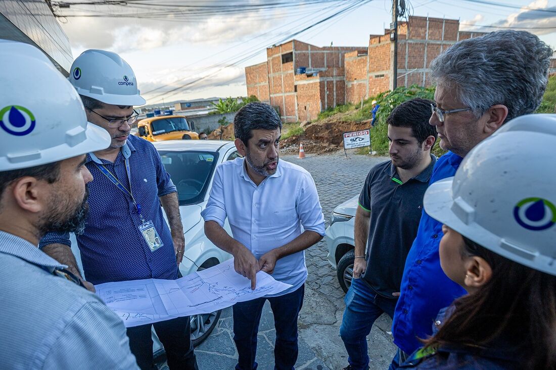 Presidente da Compesa, Alex Campos, acompanha obras no Agreste