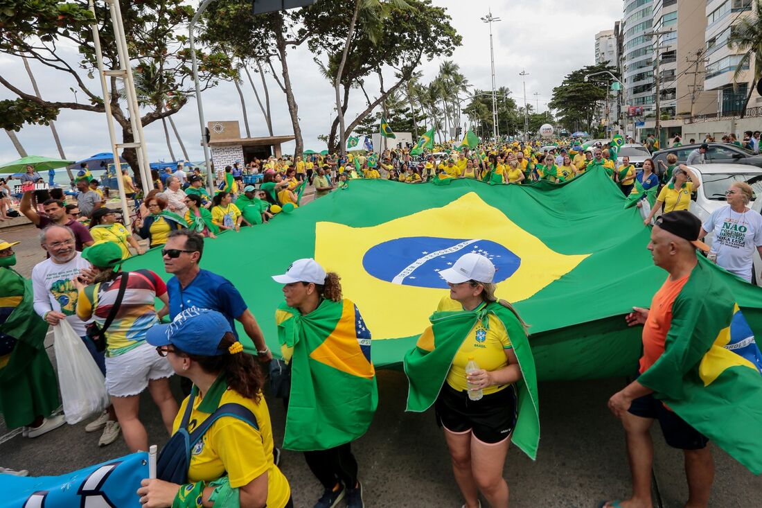 Apoiadores de Bolsonaro fazem ato no Recife com críticas ao STF e ao governo Lula