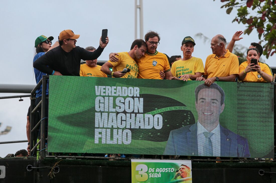 ‘Elejam meu pai senador em 2027’, declara Gilson Machado Filho em discurso na Av. Boa Viagem