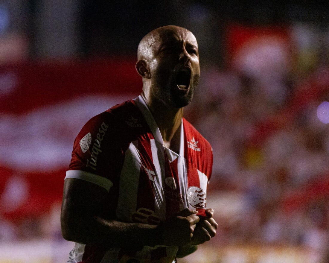 Patrick Allan, acionado após a lesão de Lucas Cardoso, se destacou com gol e assistências