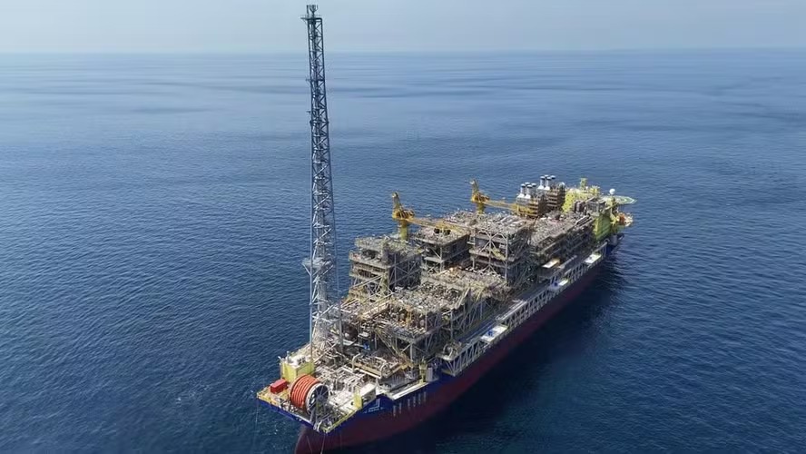 Plataforma de petróleo em alto mar 