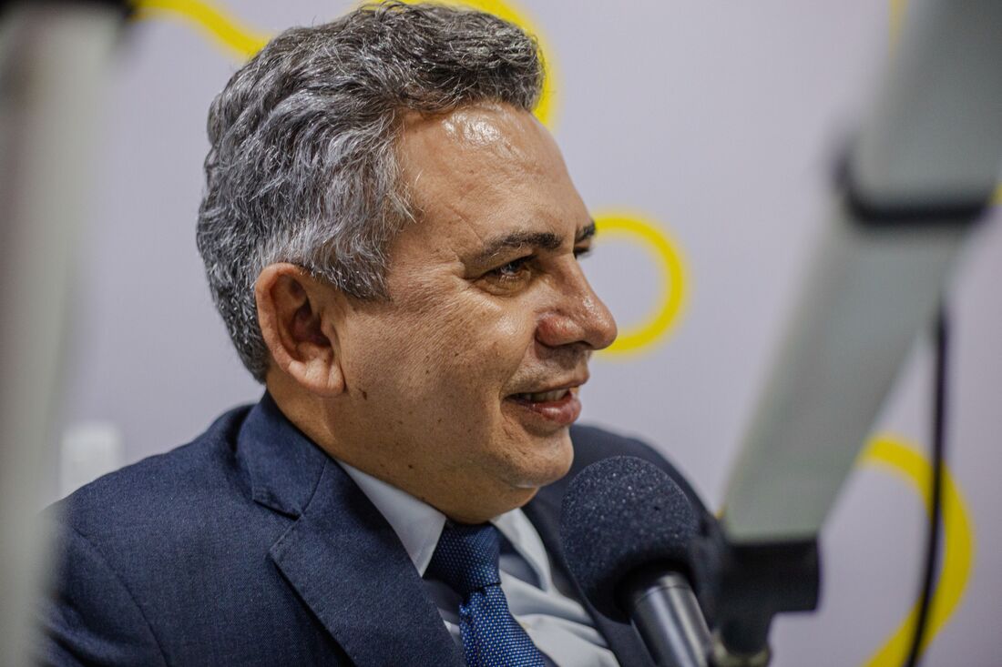 Deputado estadual Doriel Barros (PT) em entrevista à Rádio Folha 96,7