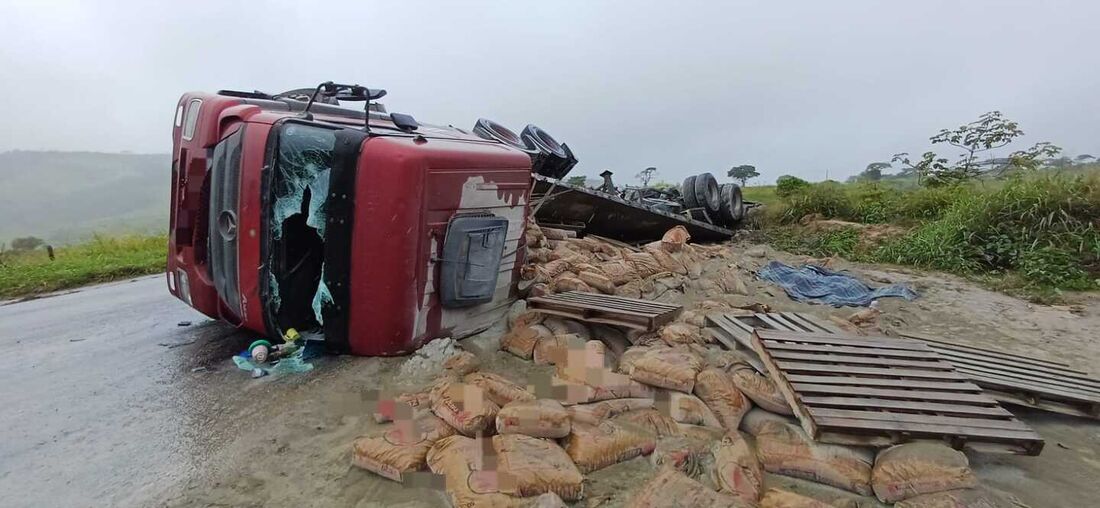Condutor estava sozinho no veículo e morreu no local