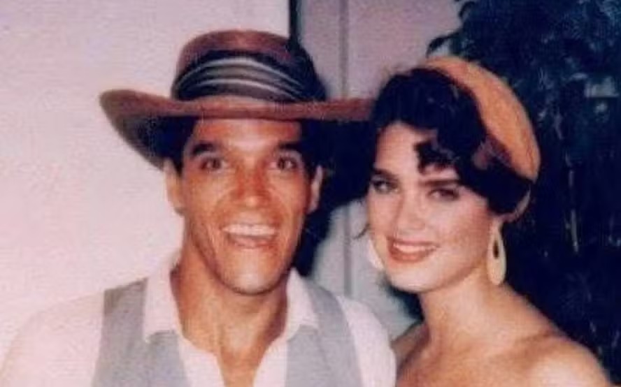 Sergio Kato e Brooke Shields nos bastidores do filme 'Brenda Starr' (1989)