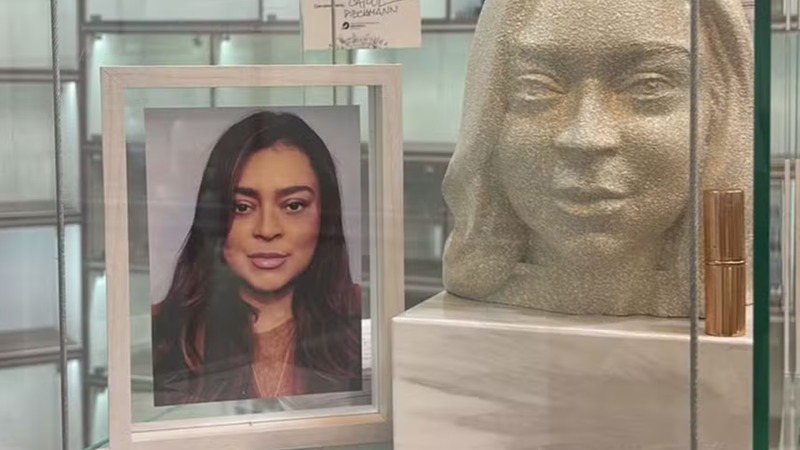 Busto de Preta Gil, feito com parte das cinzas da cantora, instalado no cemitério do Caju