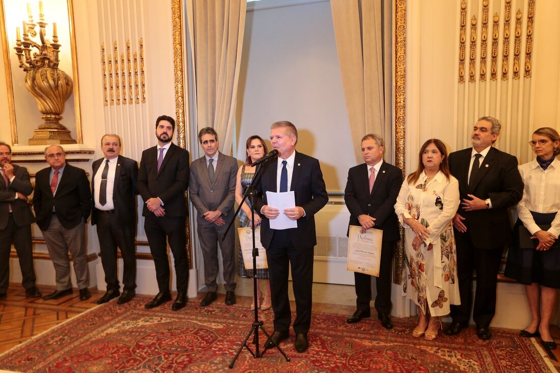 TJPE realiza solenidade de outorga do diploma "Desembargador Waldemir de Oliveira Lins"