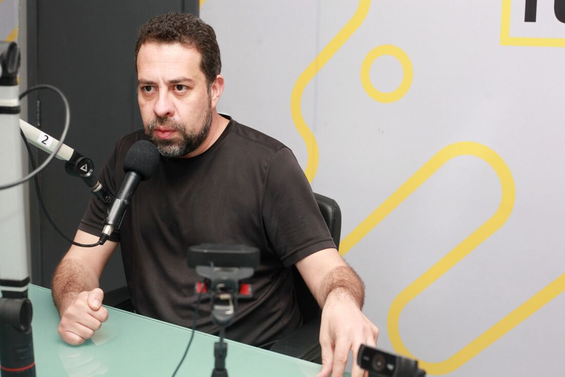 Guilherme Boulos (Psol) em entrevista à Rádio Folha FM 96,7