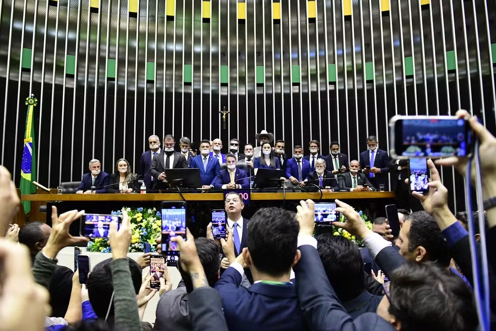 Deputados de oposição ocupam Mesa Diretora da Câmara dos Deputados