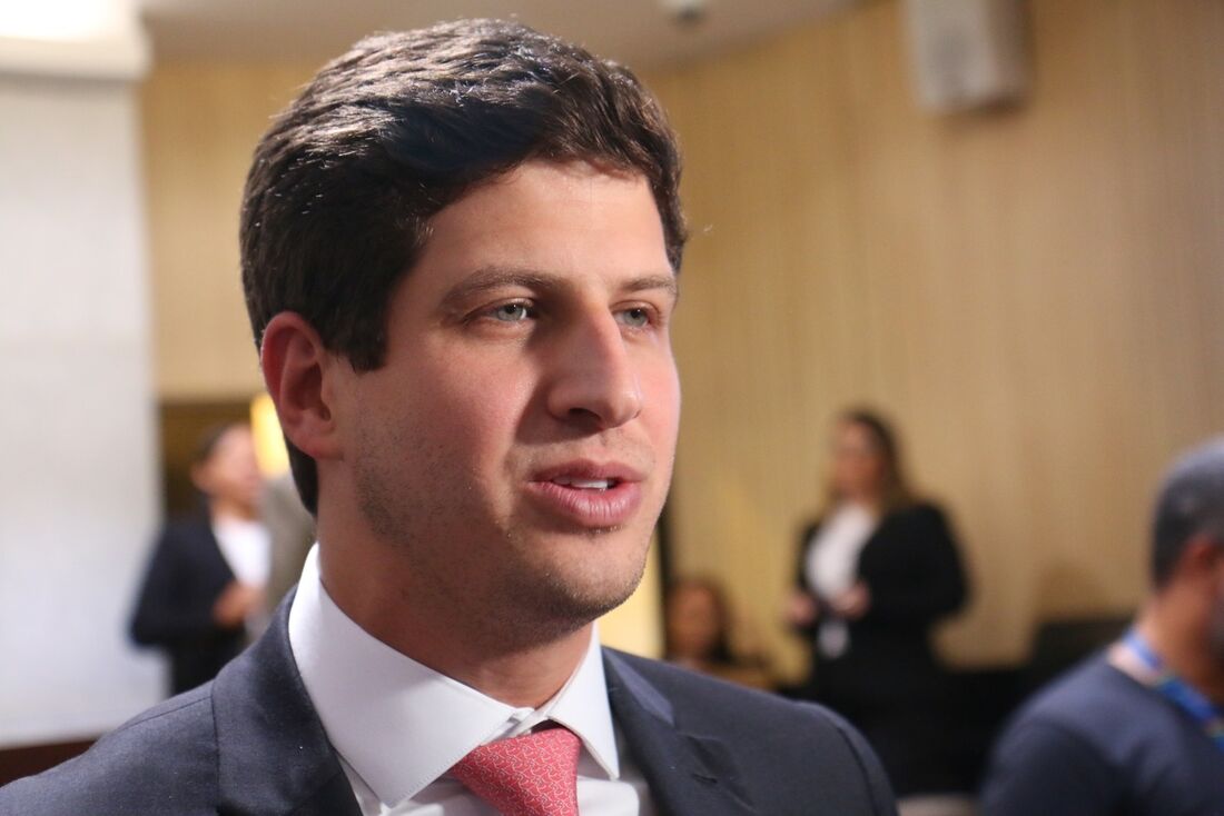 João Campos lidera pesquisa para o governo de Pernambuco em 2026