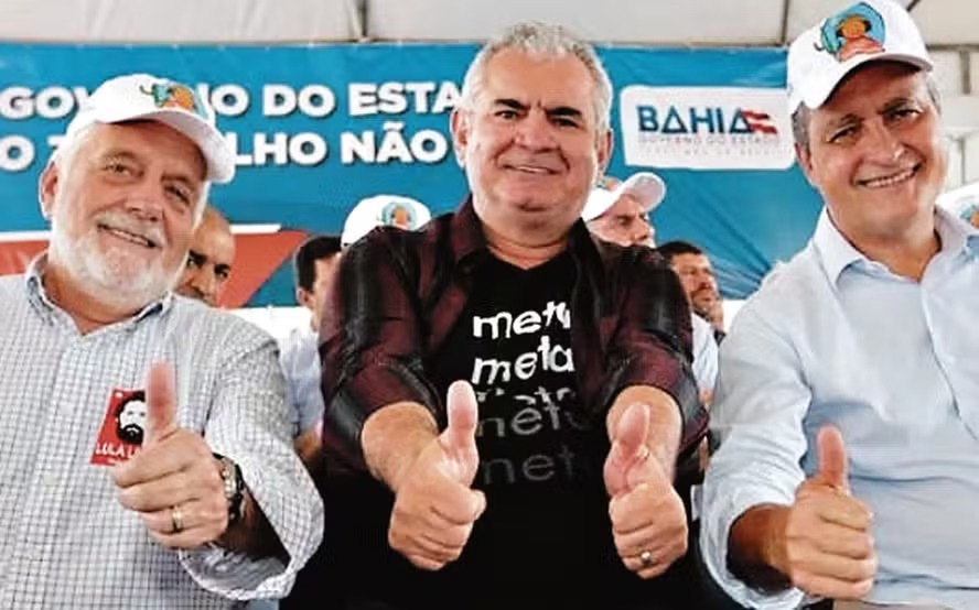 O ministro Rui Costa (à dir.) e Jaques Wagner (à esq.) querem concorrer pelo PT-BA, mas podem desagradar Ângelo Coronel, aliado do PSD (ao centro)