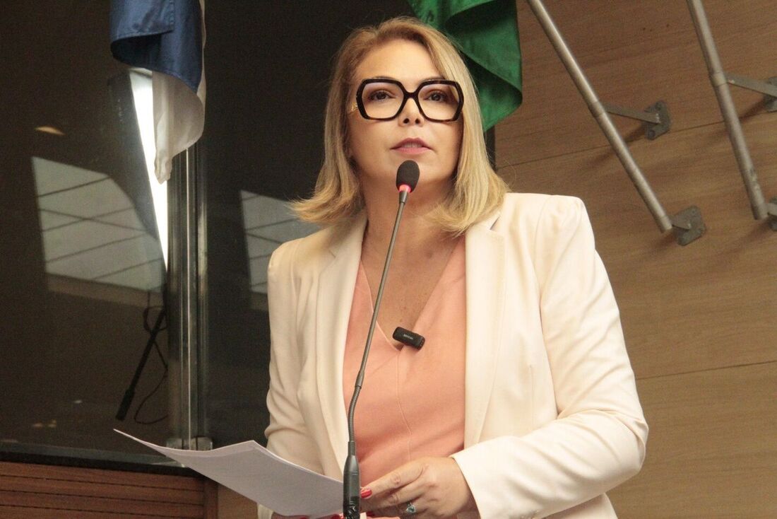 Vereadora Liana Cirne (PT)