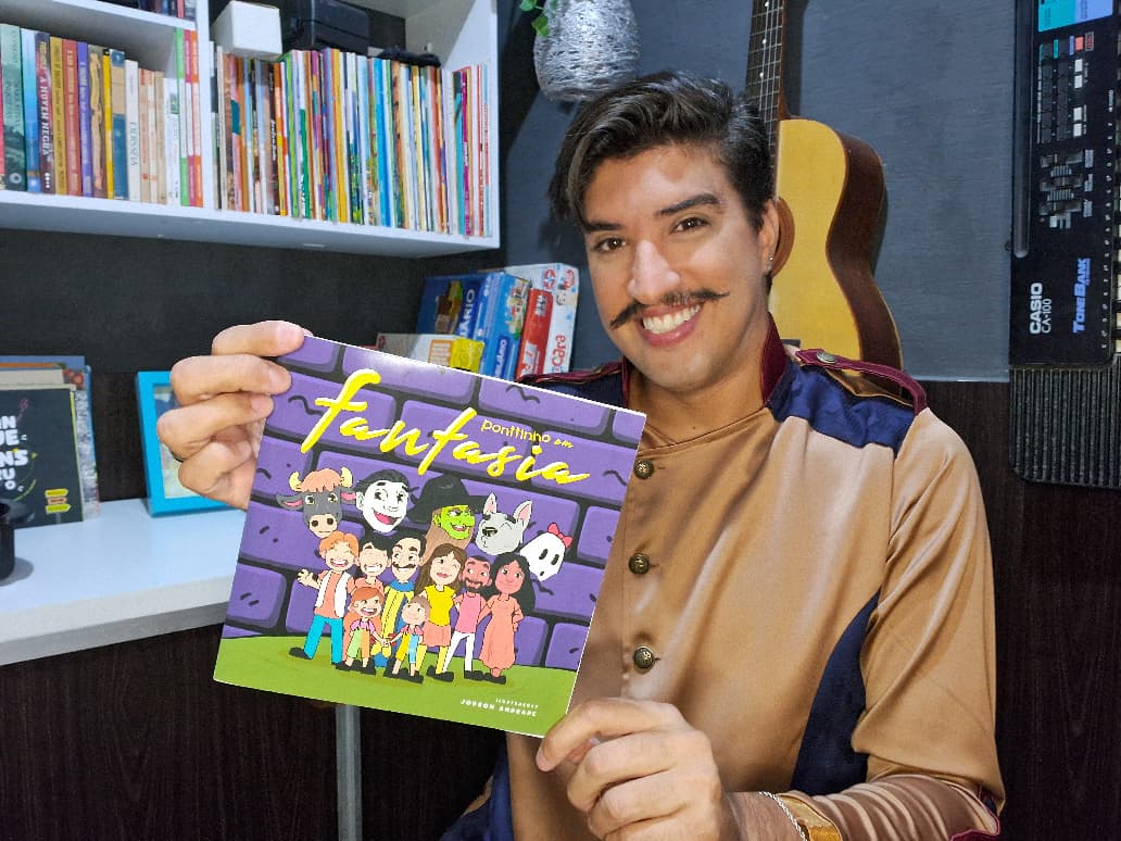 Ponttinho é um artista recifense multifacetado, dedicado ao público infantil
