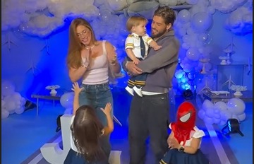 Virginia Fonseca com as duas filhas e Zé Felipe