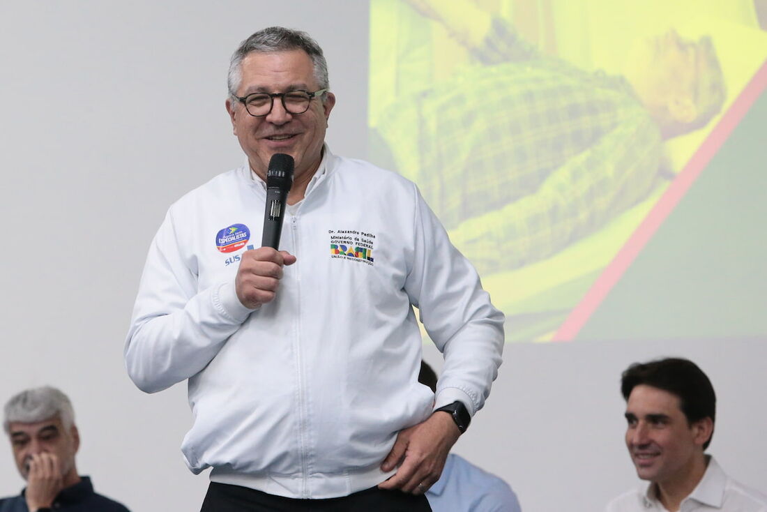 Alexandre Padilha, ministro da saúde, durante visita ao Recife
