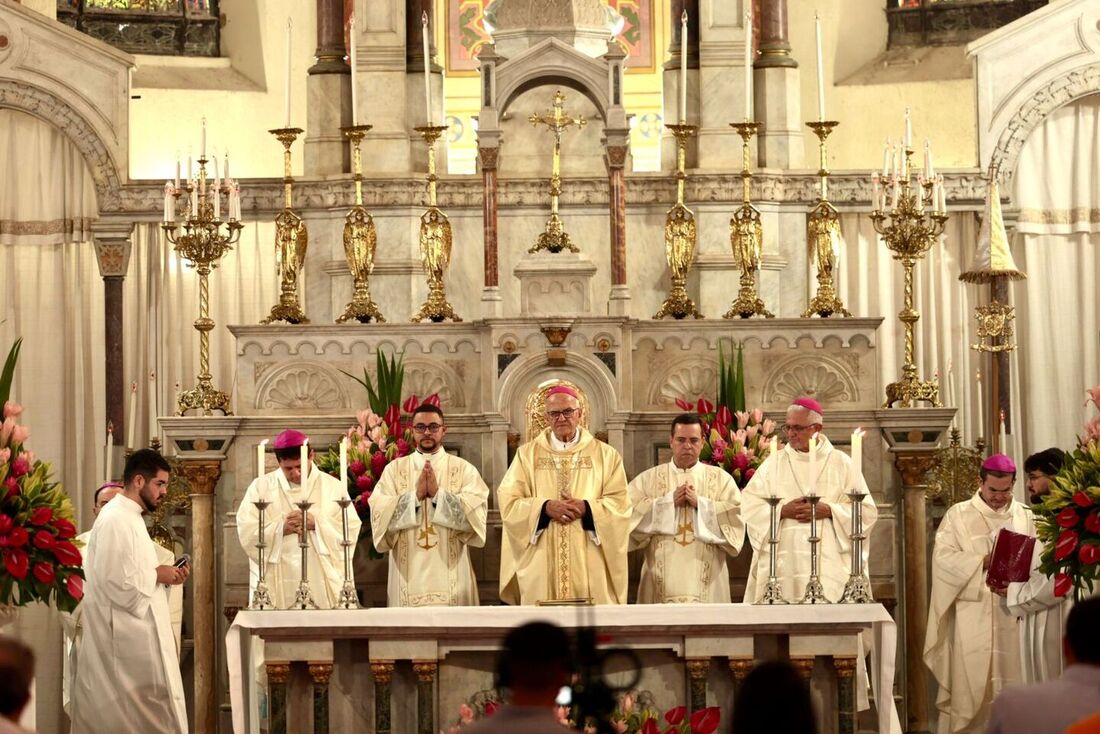 Celebração de 25 anos de ordenação episcopal de Dom Fernando Saburido