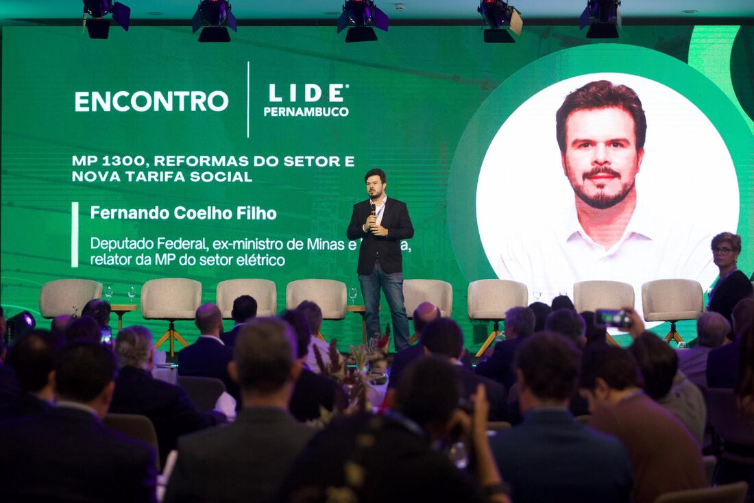 Fernando Coelho Filho explica reforma do setor elétrico em evento no Recife