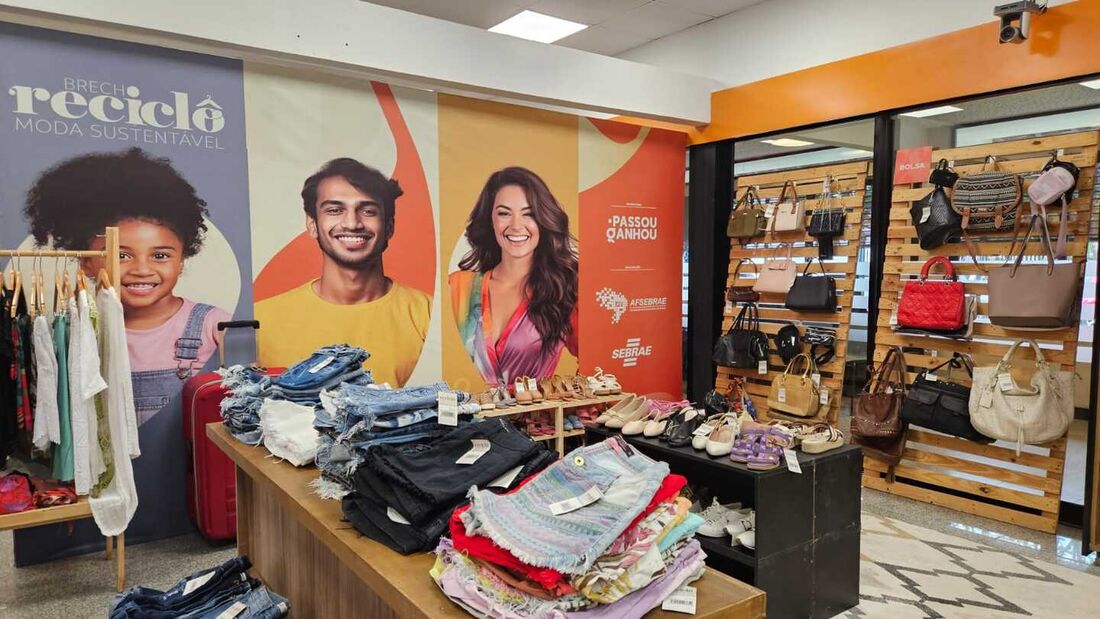 Brechó Reciclô oferece roupas de segunda mão a partir de R$5,00