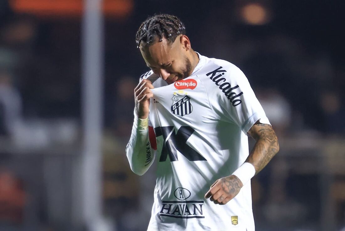 Neymar chora após derrota de 6 a 0 para o Vasco
