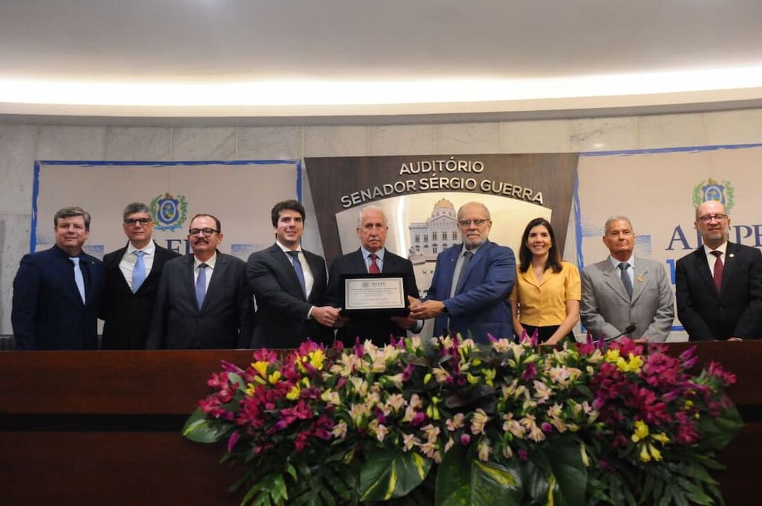 Hospital Jayme da Fonte é homenageado na Alepe pelos 70 anos de história e atenção à saúde 