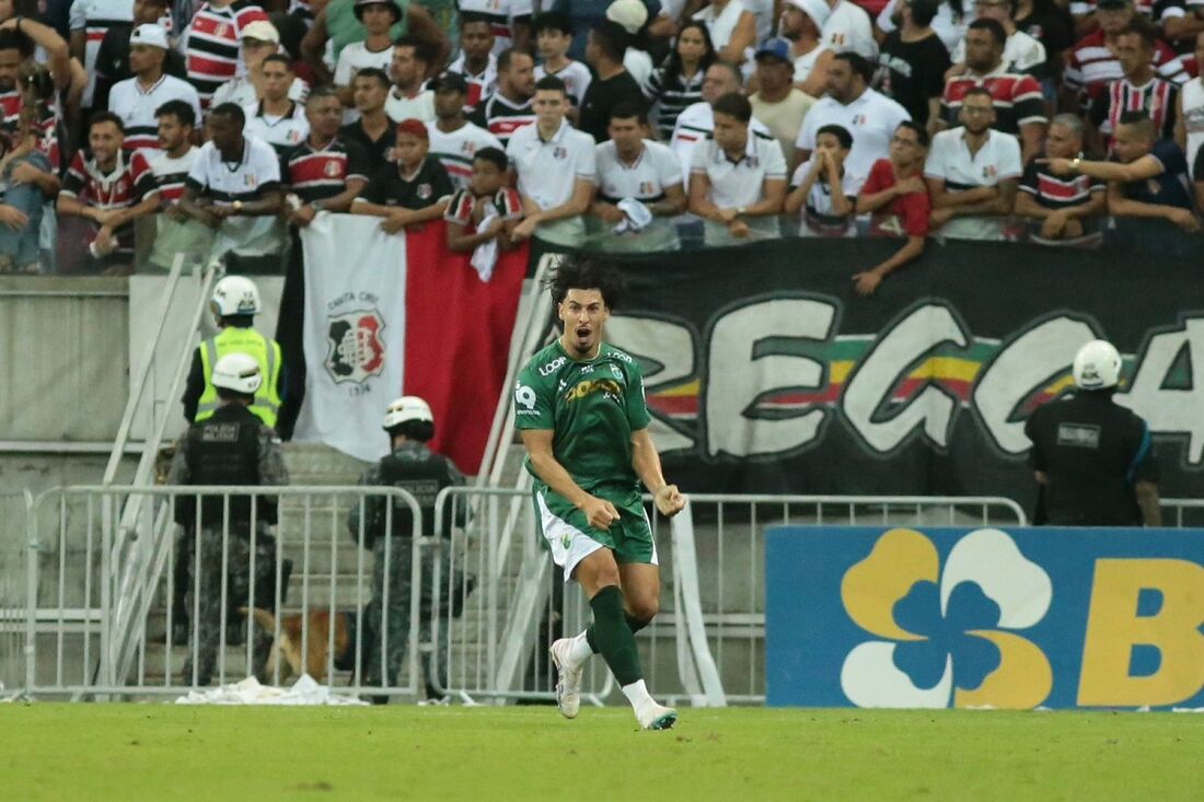 Mikael marcou o gol no jogo da ia contra o Santa, na Arena de Pernambuco