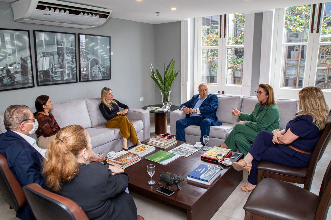 O fundador e presidente da imobiliária Paulo Miranda, Paulo Miranda, e a diretora da empresa, Renata Miranda, visitaram a Folha de Pernambuco