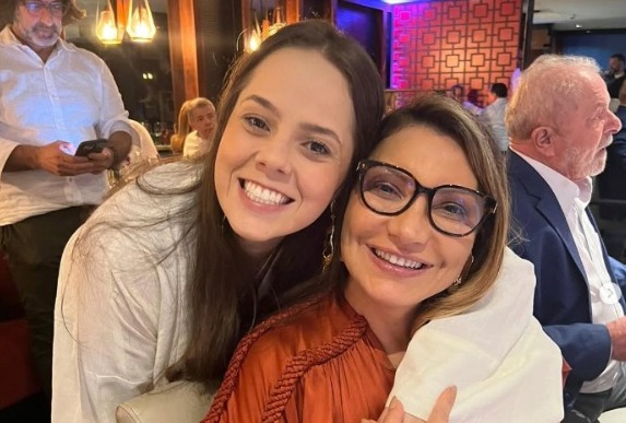Neta de Lula diz que Janja não é uma primeira-dama "típica" e ajuda a "blindar" o avô