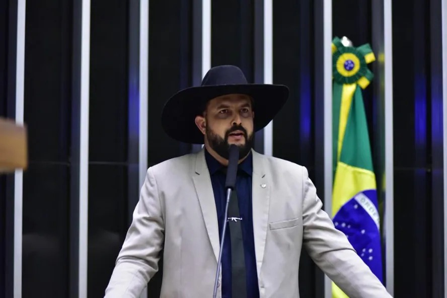 O deputado federal Zé do Trovão discursa na Câmara 
