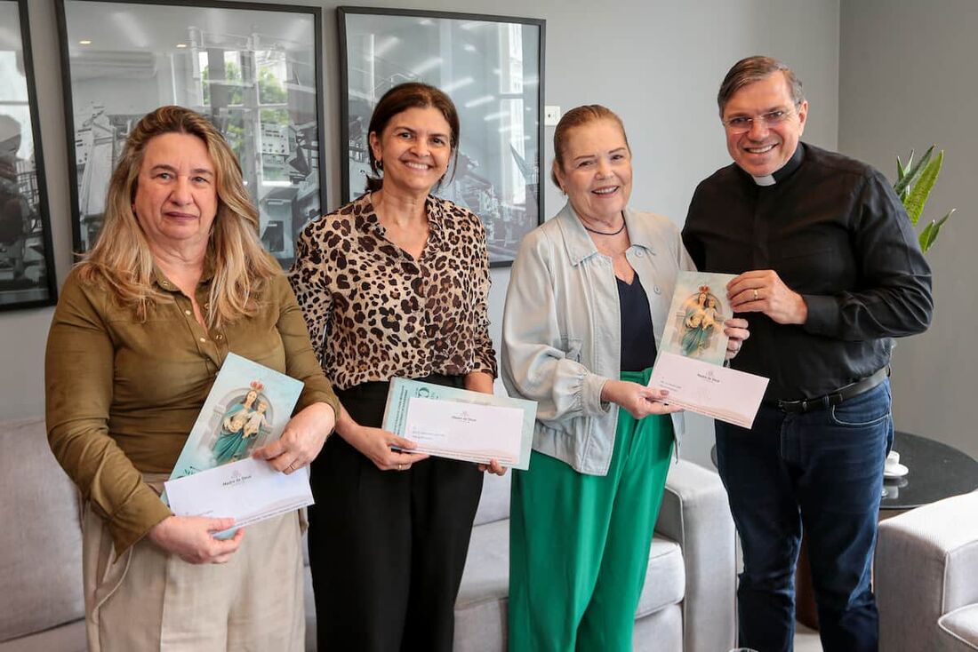 Padre Damião Silva visita a Folha de Pernambuco e convida para a Festa de Nossa Senhora da Cabeça