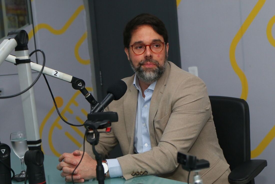 Vereador Paulo Muniz, em entrevista à Rádio Folha 96,7, nesta quinta-feira (21)