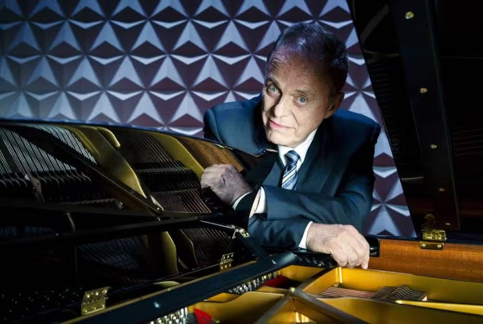 Miguel Proença morre aos 86 anos no Rio de Janeiro (RJ), vítima de falência múltipla dos órgãos 