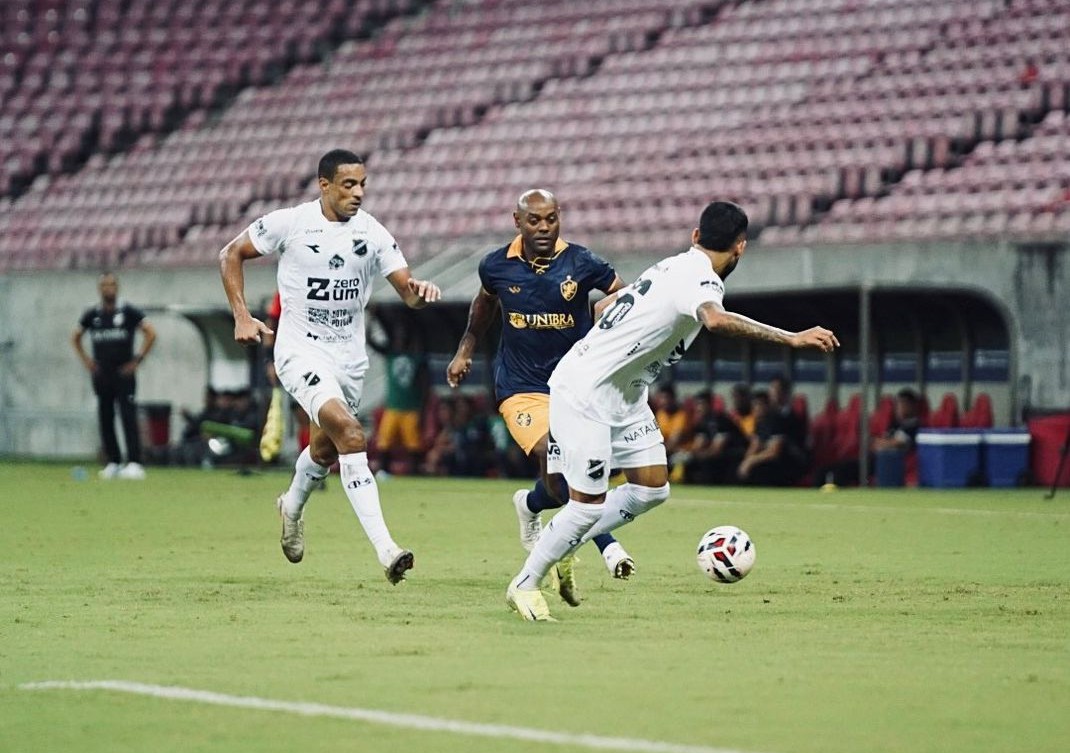 O experiente Vagner Love não conseguiu evitar o rebaixamento do Retrô para a Série D