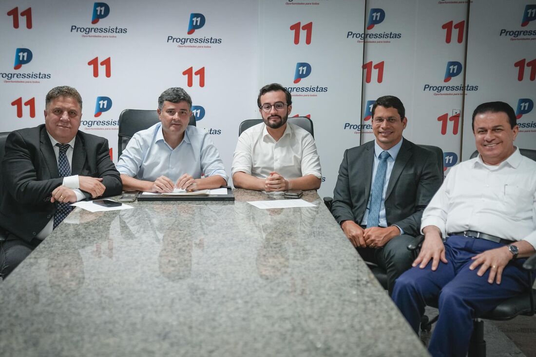 Deputados federais Eduardo e Lula da Fonte e demais membros do conselho