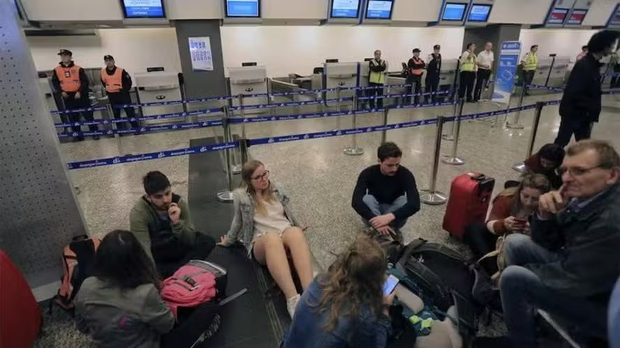 Paralisação na Argentina afeya 15 mil passageiros 