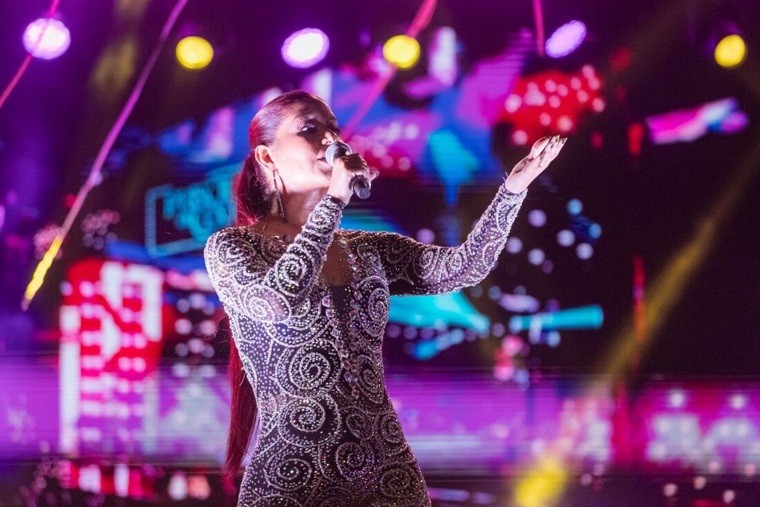 Priscila Senna comemora 15 anos de carreira com gravação do DVD ''TBT da Musa''