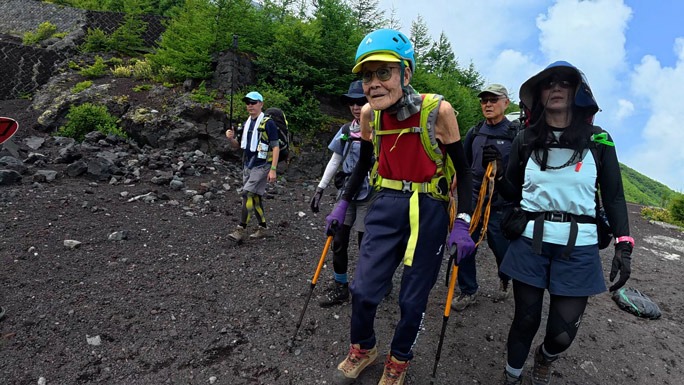 Japonês de 102 anos bate recorde ao escalar o Monte Fuji