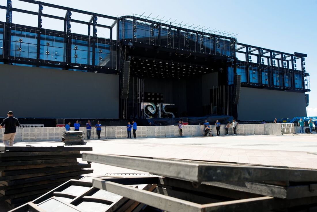 Estrutura para o show de Priscila Senna