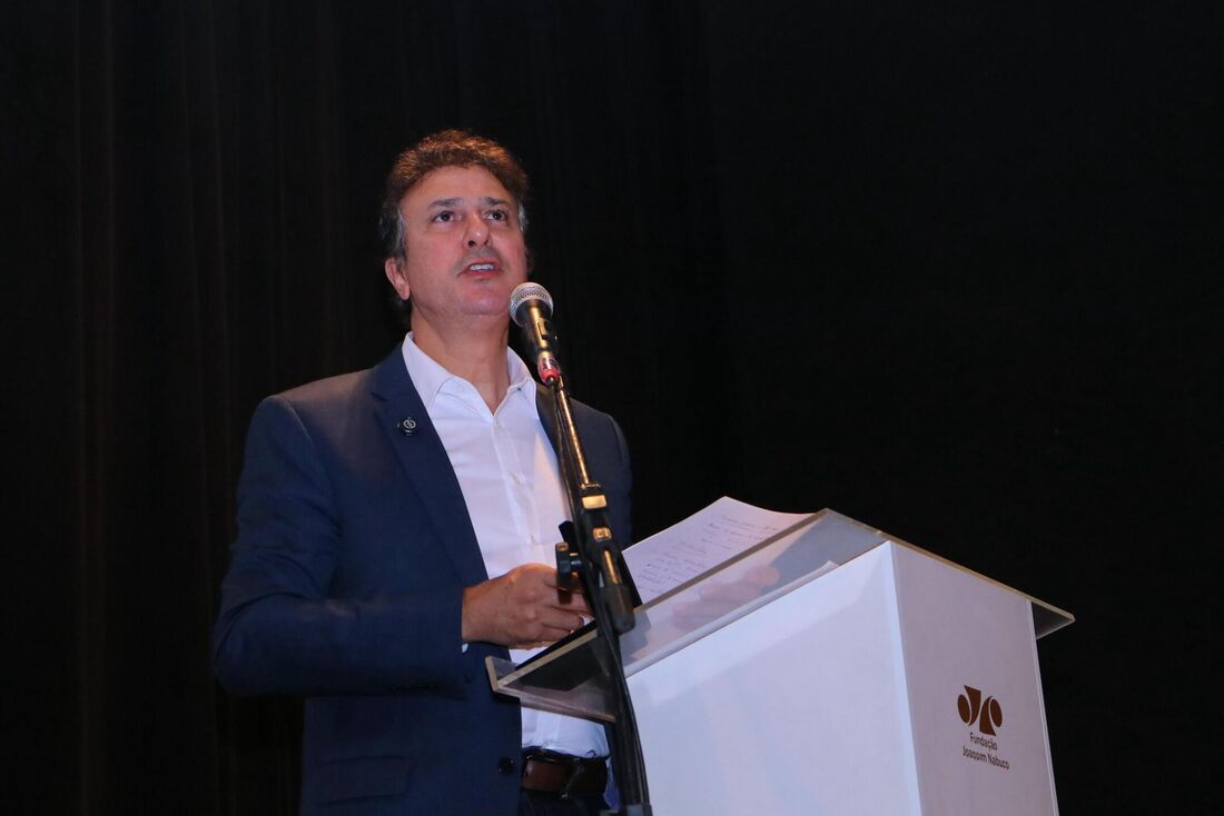 O ministro da Educação, Camilo Santana, cumpre uma série de agendas em Pernambuco nesta quarta-feira (27)