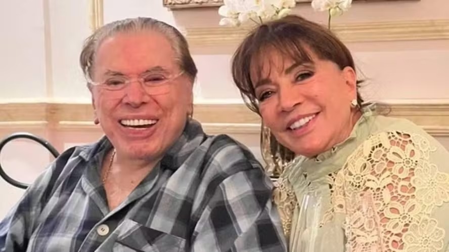 Íris Abravanel, ao lado de Silvio Santos, em foto postada pela família no Instagram