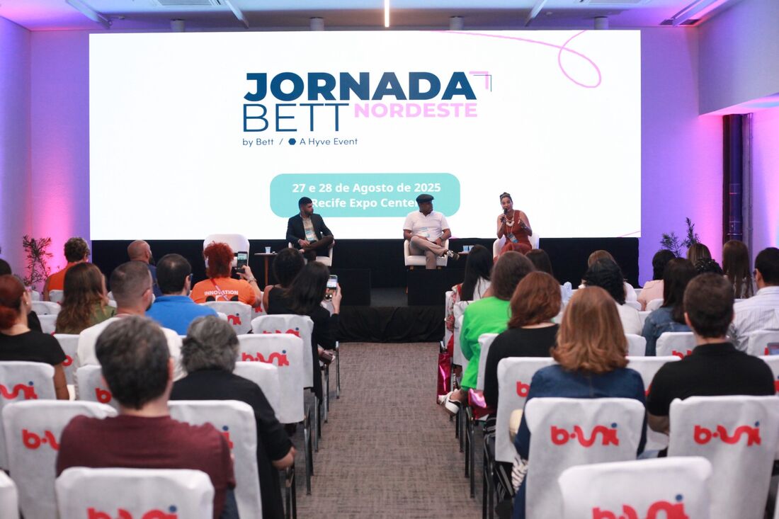 Jornada Bett Nordeste convidou Carla Alexandre, gestora de soluções educacionais da Cesar School, e Iran Pontes, professor e fundador do Hub Design Culture para painel