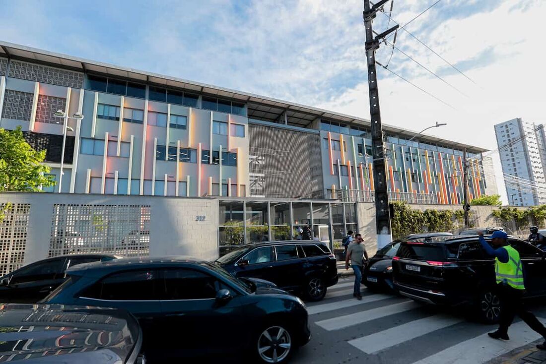 Escola Eleva promove o evento "University & Career Fair" na tarde desta quarta-feira (24)