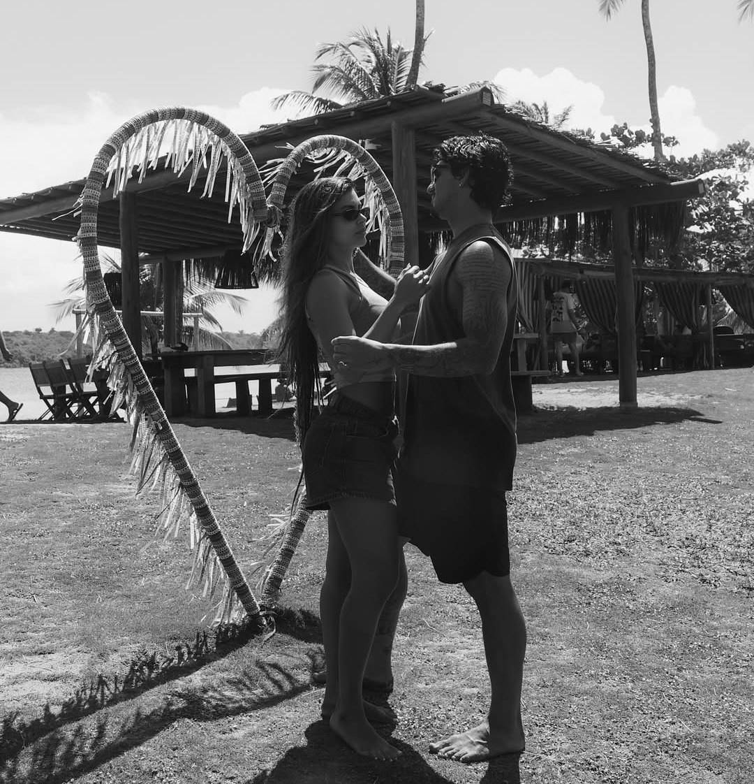 Gabriel Medina assume namoro com Isabella Arantes, influenciadora que já foi noiva do cantor Zé Felipe.