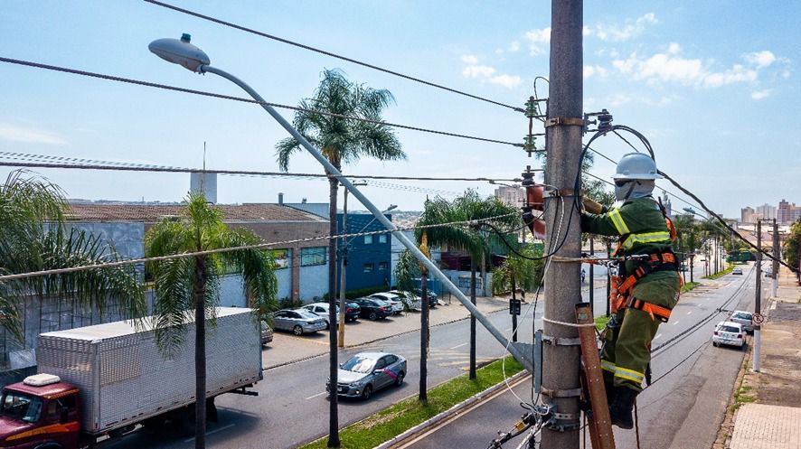 A prática tem o objetivo de reduzir acidentes com a população e os incêndios em postes