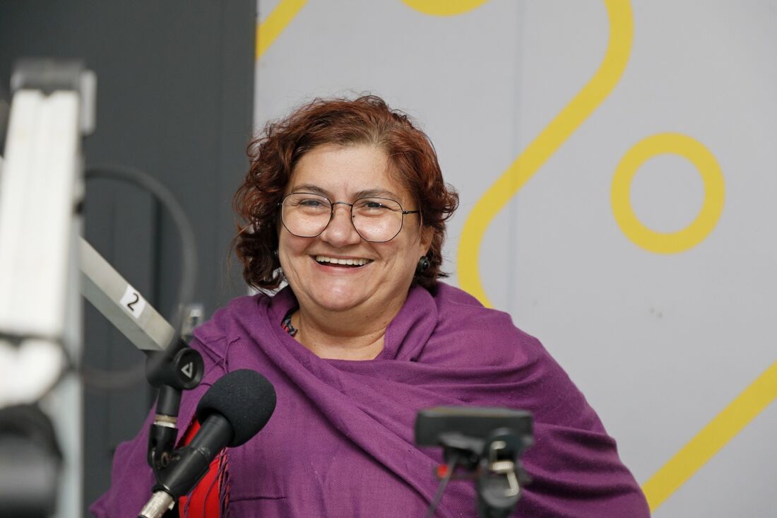 Vereadora Cida Pedrosa (PCdoB) é recebida no programa Folha Política, da Rádio Folha PE