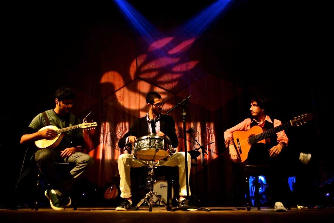 Rafael Marques, Marcio Silva e Rodrigo Samico do Trio instrumental Saracotia