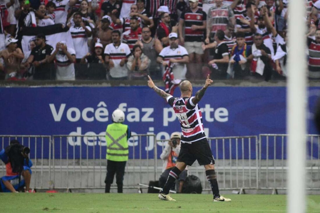 Ariel, atacante do Santa Cruz