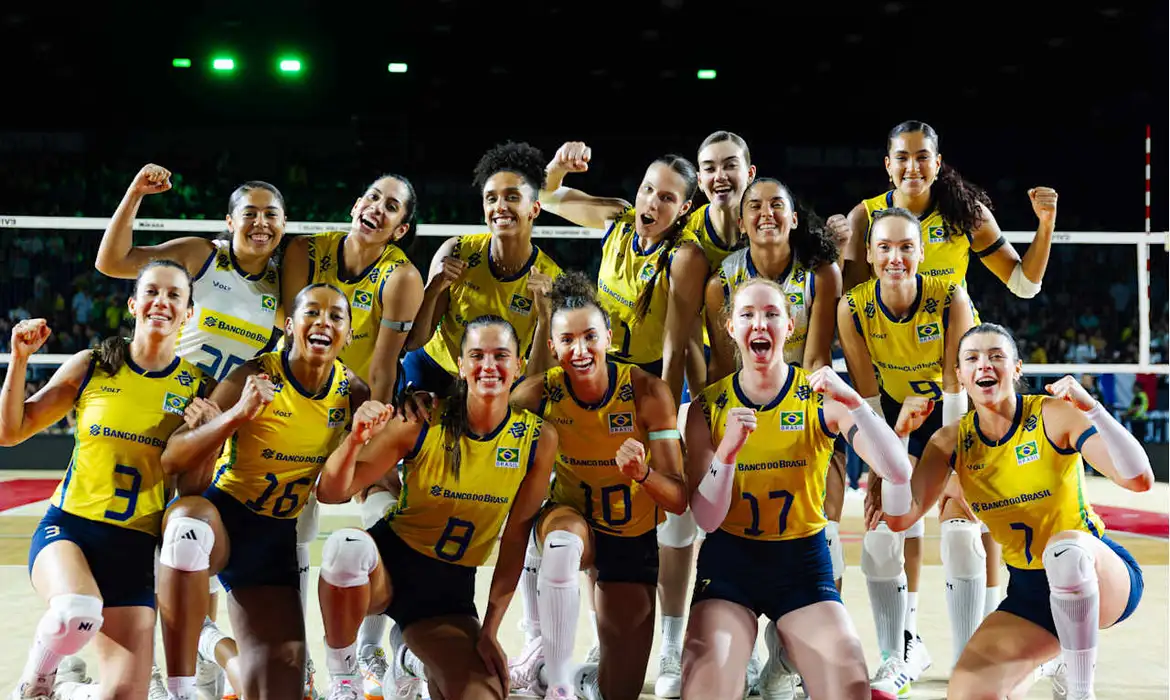 A seleção brasileira derrotou a França por 3 sets a 2